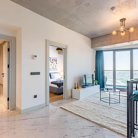 Cozy Flat With View And Balcony In Sisli Appartement